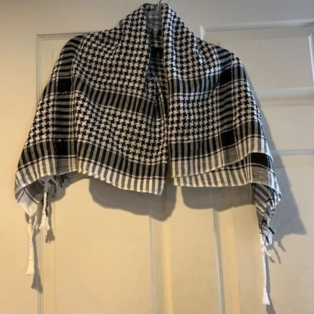 Black & White Shimmer Scarf 🍀